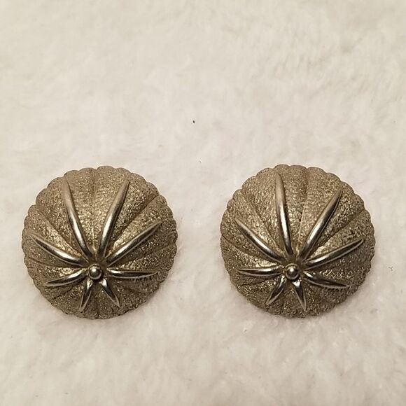 Vintage Silver Tone Clip On Earrings - Picture 1 of 3